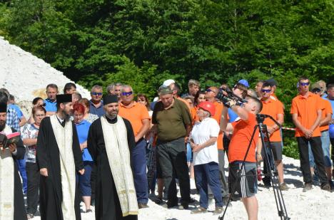 Gest extrem al protestatarilor de la Băiţa Bihor: doi ingineri şi un muncitor au intrat în greva foamei (FOTO / VIDEO)