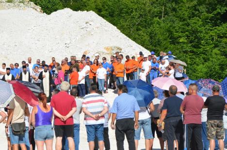 Gest extrem al protestatarilor de la Băiţa Bihor: doi ingineri şi un muncitor au intrat în greva foamei (FOTO / VIDEO)