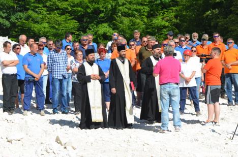 Gest extrem al protestatarilor de la Băiţa Bihor: doi ingineri şi un muncitor au intrat în greva foamei (FOTO / VIDEO)