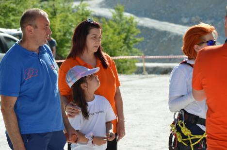 Gest extrem al protestatarilor de la Băiţa Bihor: doi ingineri şi un muncitor au intrat în greva foamei (FOTO / VIDEO)