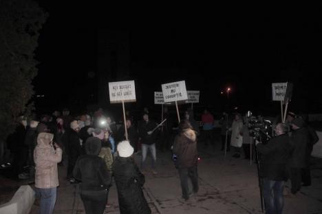 'Aţi reuşit, ne-aţi unit'. Şi locuitorii din Beiuş au protestat împotriva guvernanților și a modificării legilor justiţiei (FOTO)