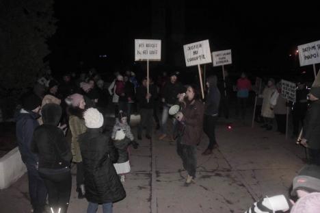 'Aţi reuşit, ne-aţi unit'. Şi locuitorii din Beiuş au protestat împotriva guvernanților și a modificării legilor justiţiei (FOTO)