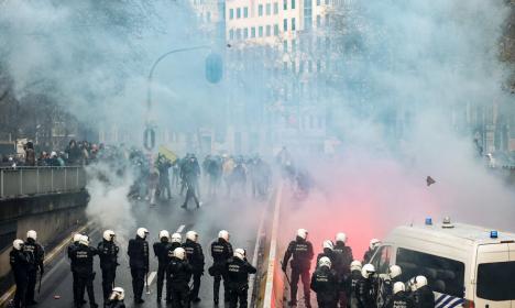 Proteste anti-restricţii Covid, în Europa. La Bruxelles, zeci de mii de oameni au mărşăluit pe străzi (VIDEO)