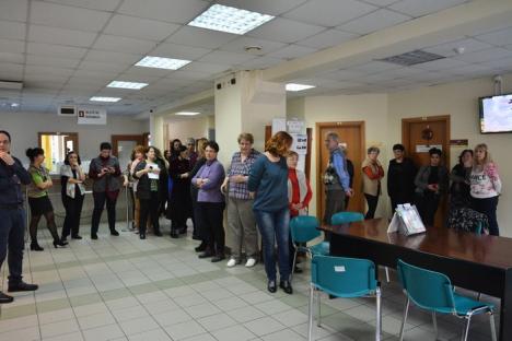 Casa de Pensii Bihor, închisă: Toţi angajaţii au declanşat un protest spontan din cauza salariilor mici (FOTO)