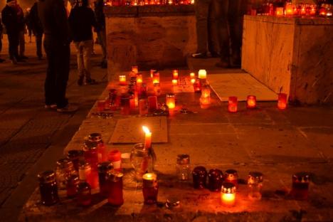 Protest îndoliat, sâmbătă seara, în Parcul 1 Decembrie (FOTO)