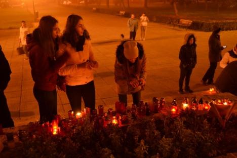 Protest îndoliat, sâmbătă seara, în Parcul 1 Decembrie (FOTO)