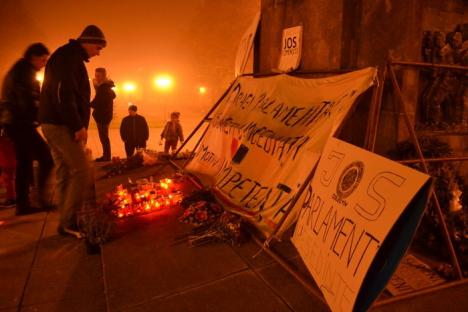 Protest îndoliat, sâmbătă seara, în Parcul 1 Decembrie (FOTO)