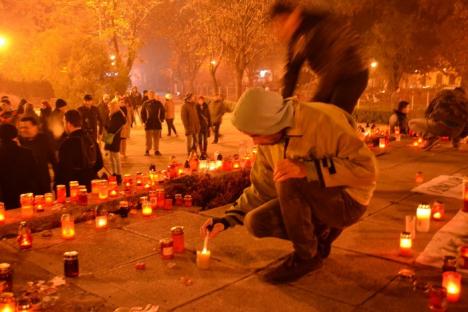 Protest îndoliat, sâmbătă seara, în Parcul 1 Decembrie (FOTO)