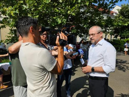 Contabilii din Bihor protestează împotriva haosului din legislația fiscală: Peste 250 de persoane s-au strâns în centrul Oradiei (FOTO/VIDEO)