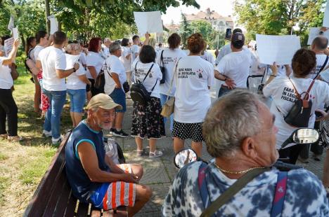 Contabilii din Bihor protestează împotriva haosului din legislația fiscală: Peste 250 de persoane s-au strâns în centrul Oradiei (FOTO/VIDEO)