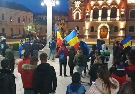 12 participanţi la protestul de sâmbătă seară din Oradea, amendaţi de jandarmi: Nu au purtat mască în drum spre casă
