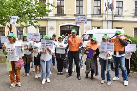 Funcționarii din primăriile comunale din Bihor amenință cu o grevă care poate încurca alegerile: vor salarii mai mari (FOTO)