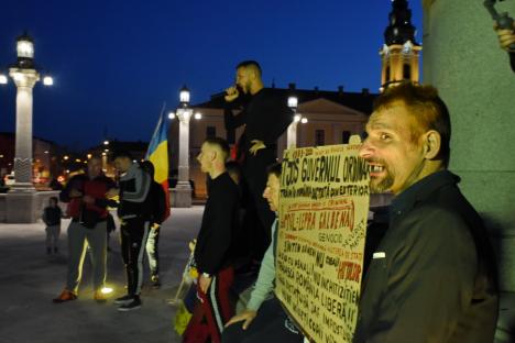 Sub 100 de protestatari anti-restricții în Oradea. Discursuri controversate, cu informații false sau adevăruri trunchiate (FOTO / VIDEO)