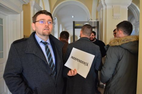 Revoltă tăcută în spatele uşilor închise: Judecătorii şi procurorii din Oradea au protestat împotriva ordonanţei care a modificat peste noapte legile Justiţiei (FOTO)