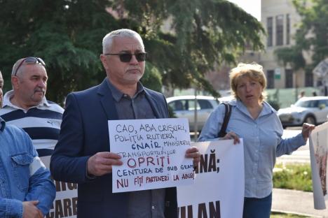 Protest sub geamul lui Bolojan: orădeni din Podgoria au acuzat, din nou, că Inelul de Nord va trece prin cartier. Șeful CJ Bihor le-a repetat: Traseul nu e stabilit (FOTO/VIDEO)