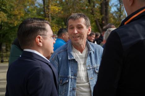 Peste 100 de foști mineri au protestat la Oradea împotriva recalculării pensiilor și l-au huiduit pe subprefectul Emilian Pavel, participant „din partea PSD” (FOTO / VIDEO)