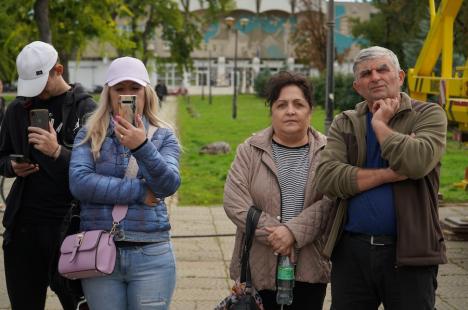 Peste 100 de foști mineri au protestat la Oradea împotriva recalculării pensiilor și l-au huiduit pe subprefectul Emilian Pavel, participant „din partea PSD” (FOTO / VIDEO)