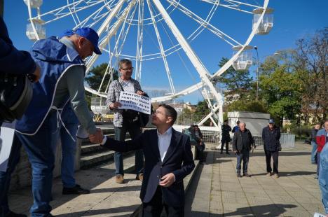 Peste 100 de foști mineri au protestat la Oradea împotriva recalculării pensiilor și l-au huiduit pe subprefectul Emilian Pavel, participant „din partea PSD” (FOTO / VIDEO)