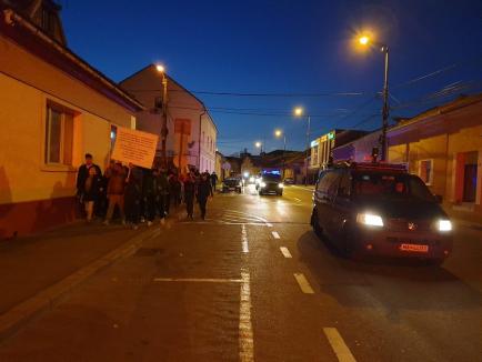 Protest răsuflat: Oamenii lui Lasca au plecat acasă, o mână de orădeni s-au încăpățânat să meargă în marș (FOTO / VIDEO)