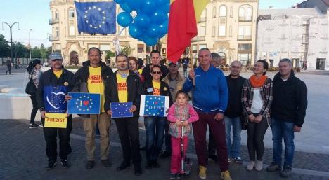 #Rezist: Protestatarii din Piața Unirii au marcat Ziua Europei într-un mod inedit (FOTO)