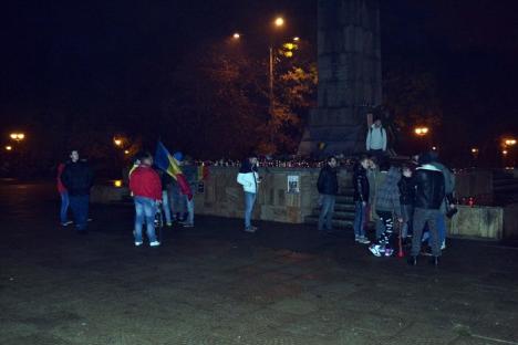 Revoluţia Colectiv: Numărul protestatarilor orădeni a scăzut la 40 (FOTO / VIDEO)