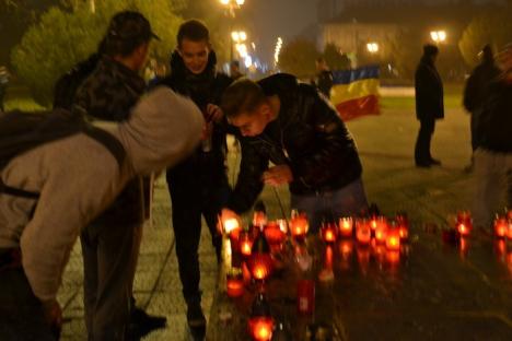 Revoluţia Colectiv: Numărul protestatarilor orădeni a scăzut la 40 (FOTO / VIDEO)