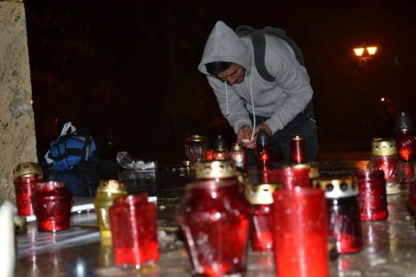 Revoluţia Colectiv: Numărul protestatarilor orădeni a scăzut la 40 (FOTO / VIDEO)