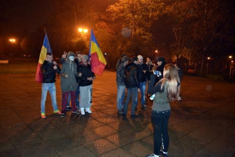 Revoluţia Colectiv: Numărul protestatarilor orădeni a scăzut la 40 (FOTO / VIDEO)