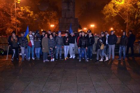 Revoluţia Colectiv: Numărul protestatarilor orădeni a scăzut la 40 (FOTO / VIDEO)