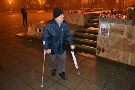 Revoluţia Colectiv: Numărul protestatarilor orădeni a scăzut la 40 (FOTO / VIDEO)