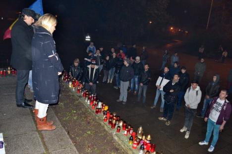 Revoluţia Colectiv: Numărul protestatarilor orădeni a scăzut la 40 (FOTO / VIDEO)