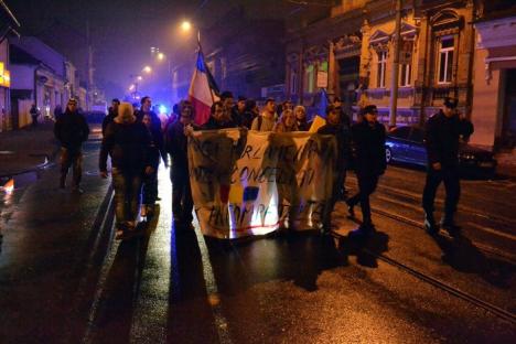 Revoluţia Colectiv: Numărul protestatarilor orădeni a scăzut la 40 (FOTO / VIDEO)