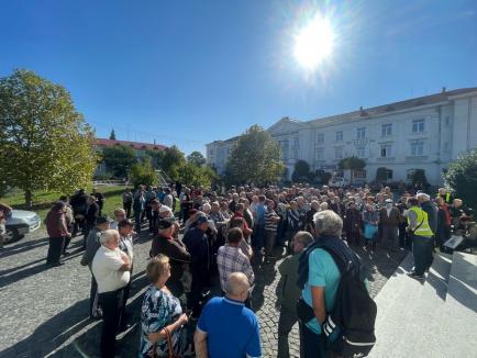 Protest al foștilor mineri, în Ștei. Sunt nemulțumiți de recalcularea pensiilor (FOTO)