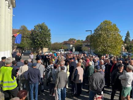 Protest al foștilor mineri, în Ștei. Sunt nemulțumiți de recalcularea pensiilor (FOTO)