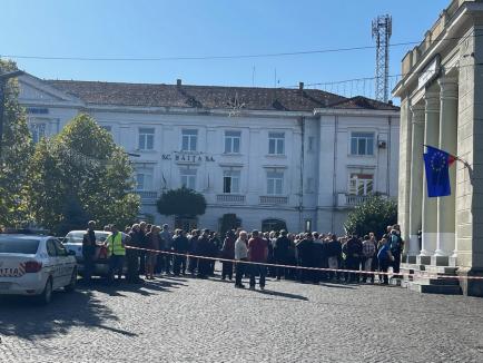 Protest al foștilor mineri, în Ștei. Sunt nemulțumiți de recalcularea pensiilor (FOTO)