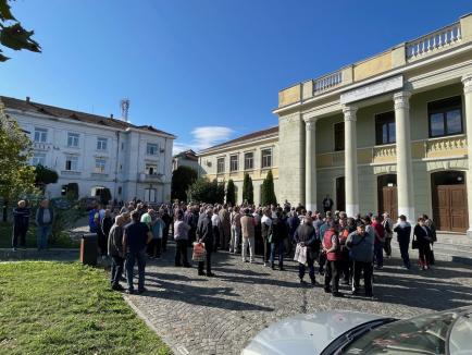 Protest al foștilor mineri, în Ștei. Sunt nemulțumiți de recalcularea pensiilor (FOTO)