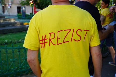 #Toțiștiau: Protest la Oradea din cauza „azilelor groazei”, dar cu participanți puțini (FOTO)