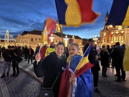 O primă manifestație pro-Georgescu în Oradea: „Este trup și suflet alături de popor” (FOTO/VIDEO)