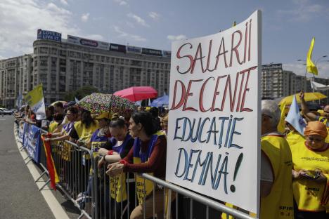 A patra zi de grevă generală în Educație: Mii de profesori au ieşit în stradă în Capitală. Ce glumă a încercat să facă Klaus Iohannis (FOTO)
