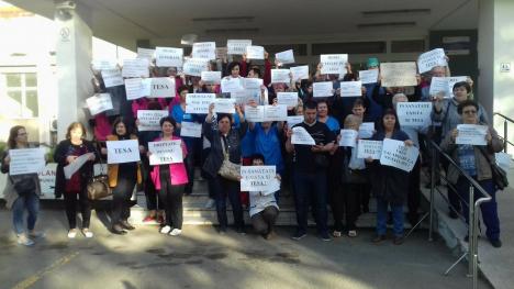 Protest la Spitalul Municipal: 250 de angajaţi au cerut modificarea legii salarizării (VIDEO)