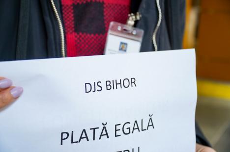Protest și la Direcția de Statistică Bihor. Angajații au ieșit în stradă, vezi ce nemulțumiri au! (FOTO)