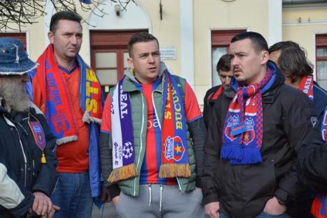 Dezamăgire: Protestul pentru Steaua lui Becali a adunat doar 15 suporteri orădeni (FOTO/VIDEO)