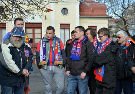 Dezamăgire: Protestul pentru Steaua lui Becali a adunat doar 15 suporteri orădeni (FOTO/VIDEO)