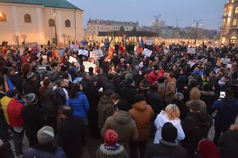 Mii de orădeni 'responsabili şi cinstiţi' au ieşit la protest împotriva Guvernului 'no name'