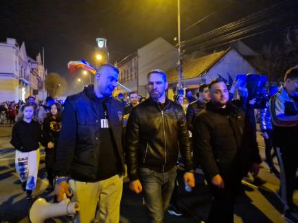 Protest restrâns în Oradea, în prima seară când a apărut şi deputatul Mihai Lasca (FOTO / VIDEO)