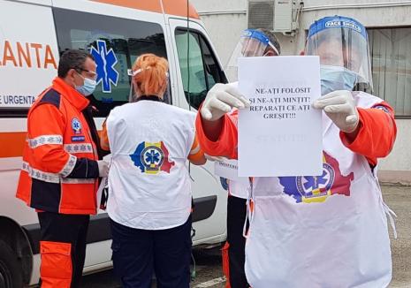 Să se dea la toți! Ambulanțierii din Bihor au protestat și ei, acuzând discriminare la acordarea stimulentelor pentru linia întâi (FOTO / VIDEO)