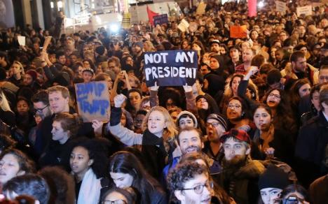 Proteste anti-Trump în SUA: 'Tu nu eşti America! Noi suntem America'