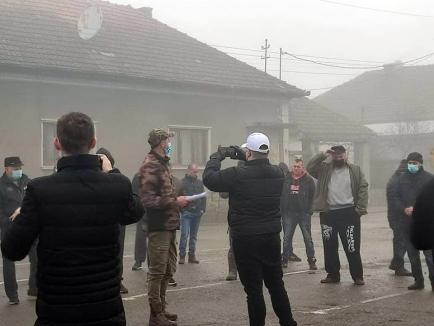Protest în a doua zi din an, la Beiuş: Pescarii sunt nemulţumiţi de conducerea clubului local (FOTO / VIDEO)