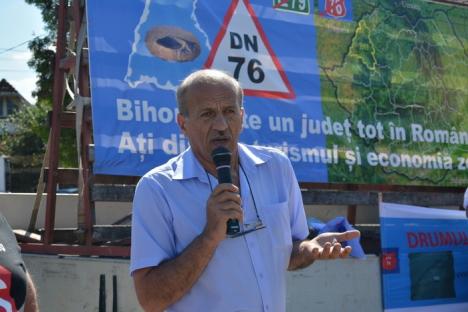 '10 ani de promisiuni, 10 ani de minciuni': Beiuşenii au protestat faţă de starea dezastruoasă a DN76 (FOTO/VIDEO)