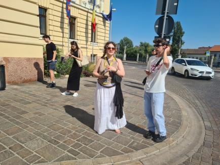 Incident la protestul LGBT+ din faţa Primăriei Oradea: Doi şoferi i-au jignit pe manifestanţi, unul a fost amendat. Sancționați vor fi și inițiatorii (FOTO/VIDEO)